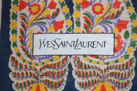 YVES SAINT LAURENT YSL vintage cotton paisley graphic scarf